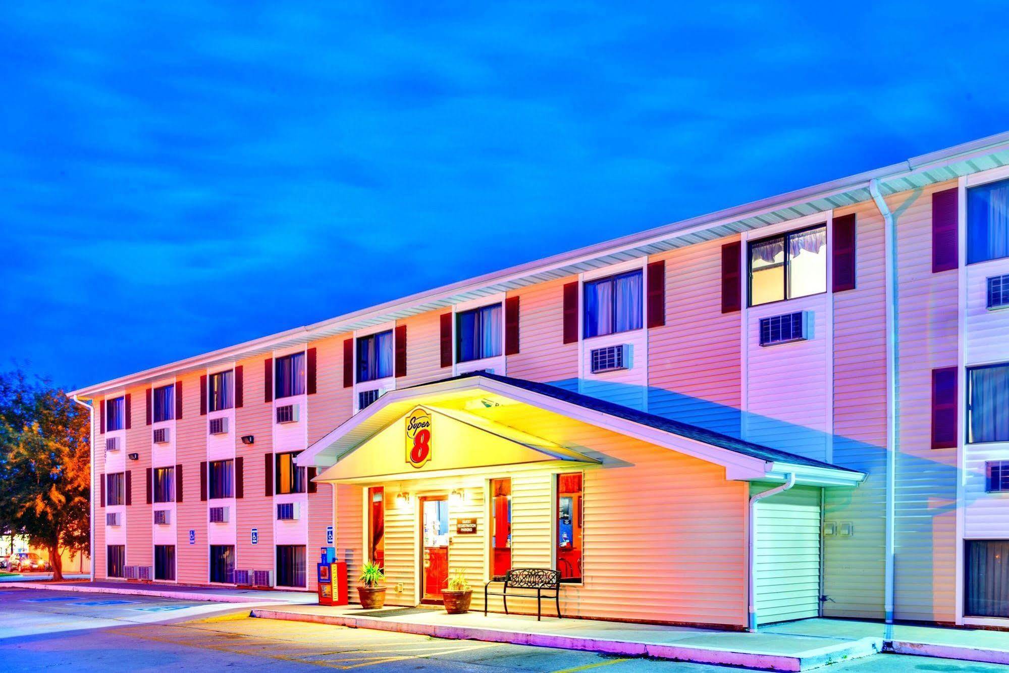 Hotel Super 8 By Wyndham Burlington Zewnętrze zdjęcie