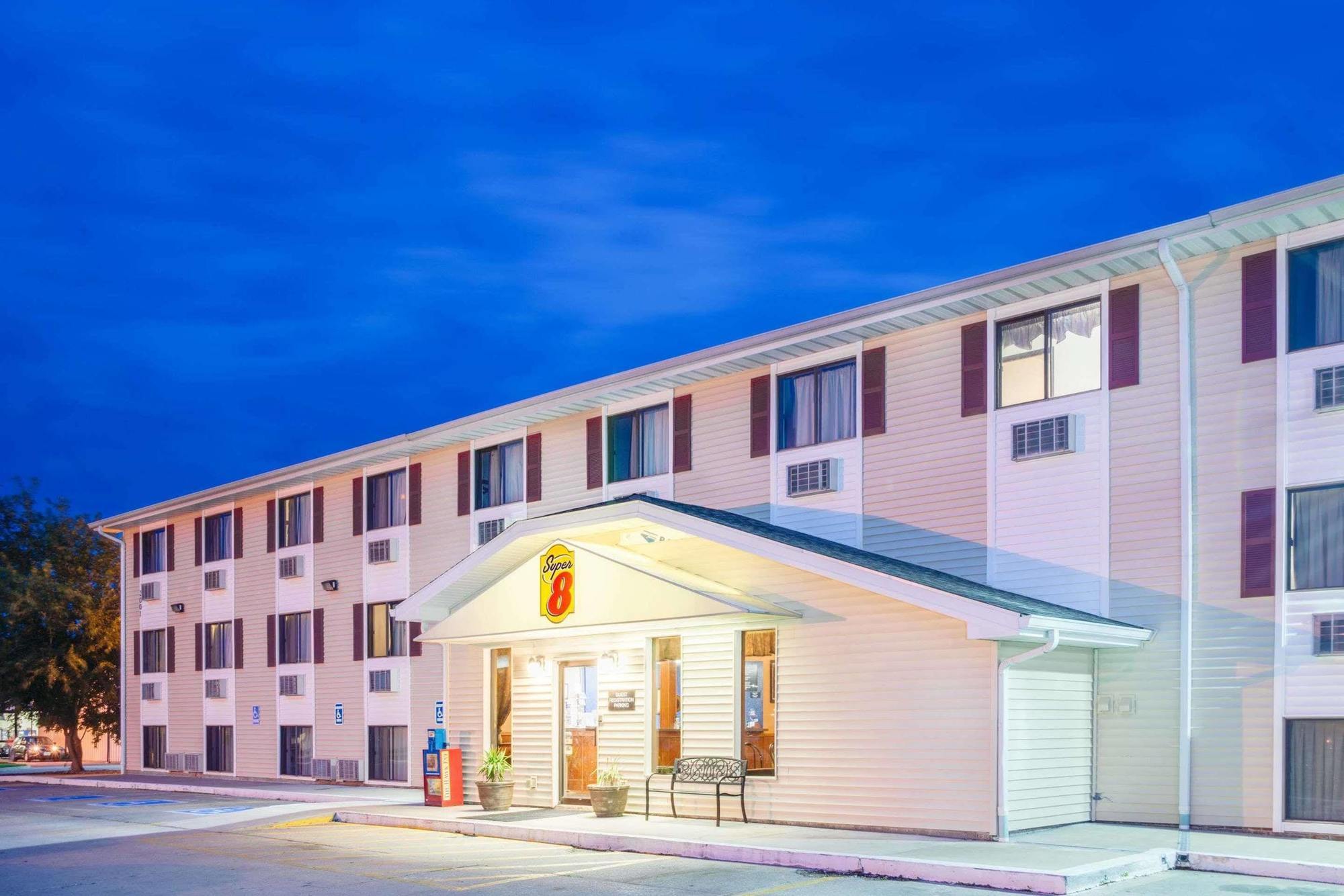 Hotel Super 8 By Wyndham Burlington Zewnętrze zdjęcie